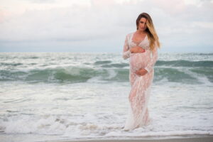 Read more about the article The Best Time To Book Your Maternity Shoot